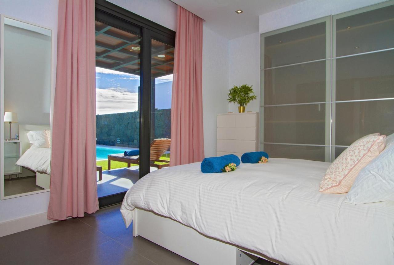 Luxury Los Mojones Villa Short Walk To Old Town Private Heated Pool Villa Los Mojones Angie Puerto Del Carmen Tías Buitenkant foto