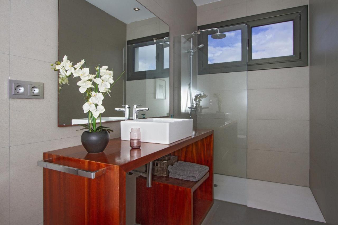 Luxury Los Mojones Villa Short Walk To Old Town Private Heated Pool Villa Los Mojones Angie Puerto Del Carmen Tías Buitenkant foto