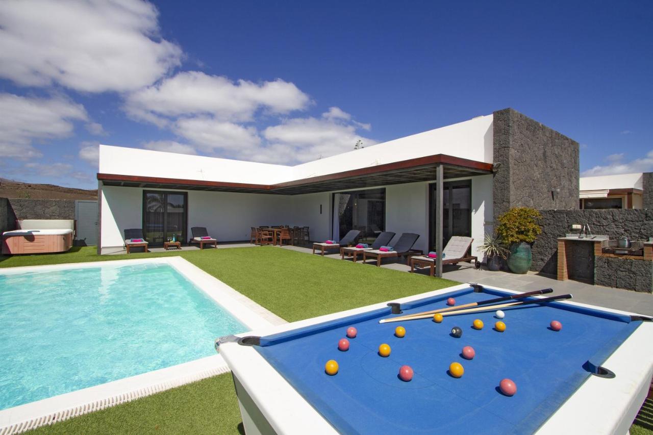 Luxury Los Mojones Villa Short Walk To Old Town Private Heated Pool Villa Los Mojones Angie Puerto Del Carmen Tías Buitenkant foto